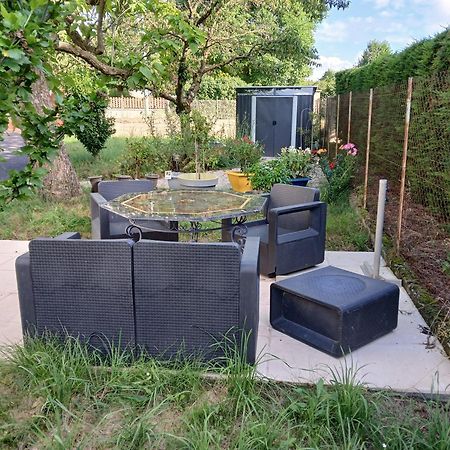 Saint-Germain-Lembron Gite Pavillon Kifadonfe 3 Ch Avec Cour Et Jardin Clos 빌라 외부 사진
